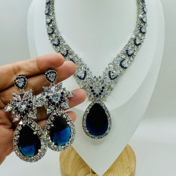 Cubic Zirconia Handcrafted Masterpiece Jewelry Set - Picture 2 of 3